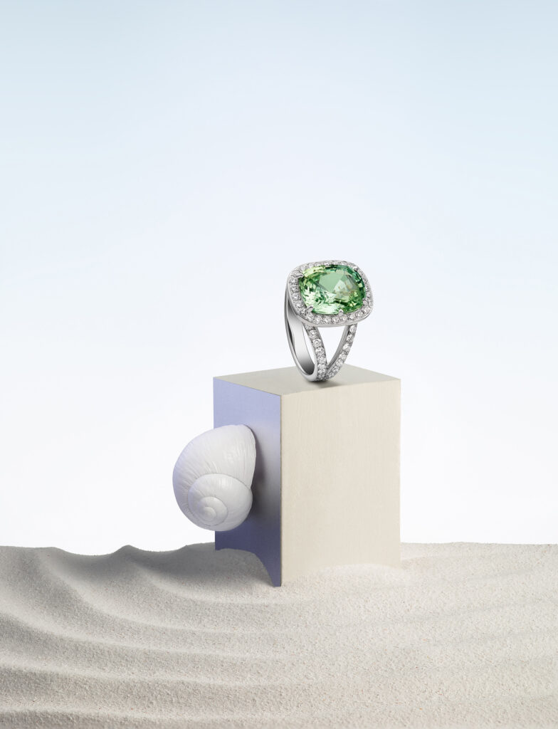Photographie joaillerie – emeraude diamant bague – studio Lausanne Suisse