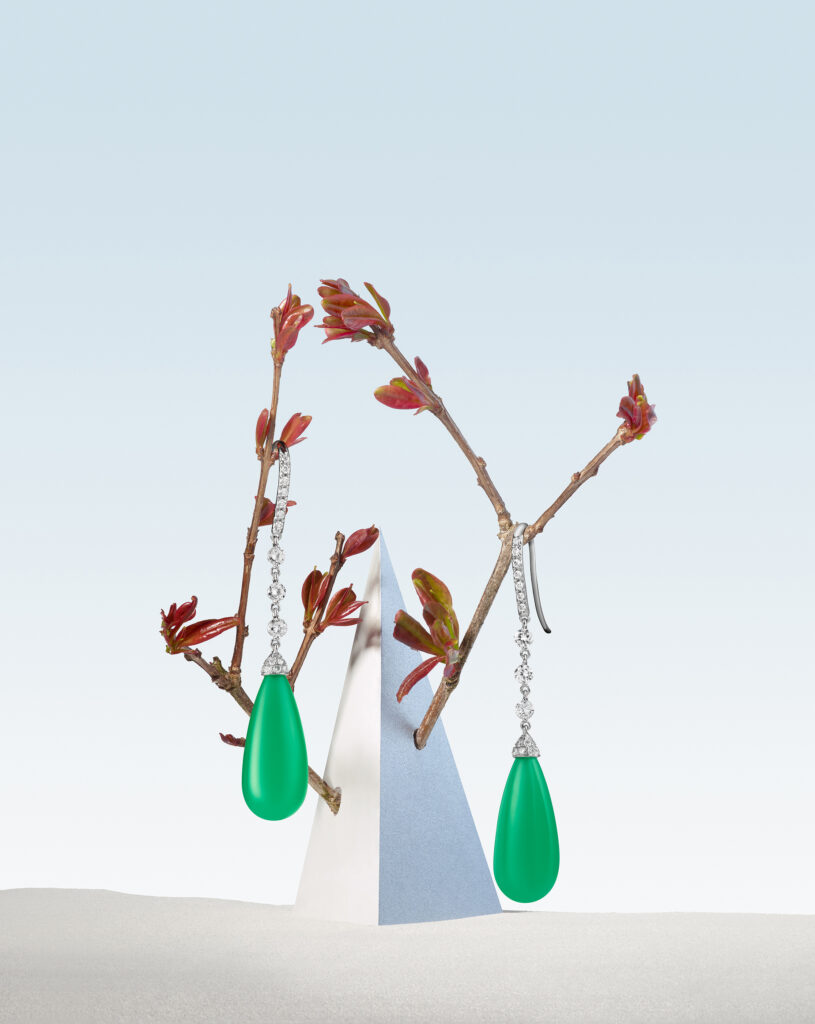 Photographie joaillerie jewellery – emeraudes boucles pendant – studio Lausanne Suisse