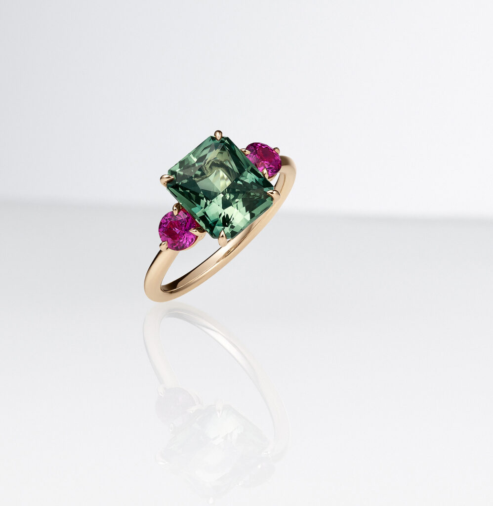 Photographie joaillerie jewellery – bague grande emeraude – studio Lausanne Suisse