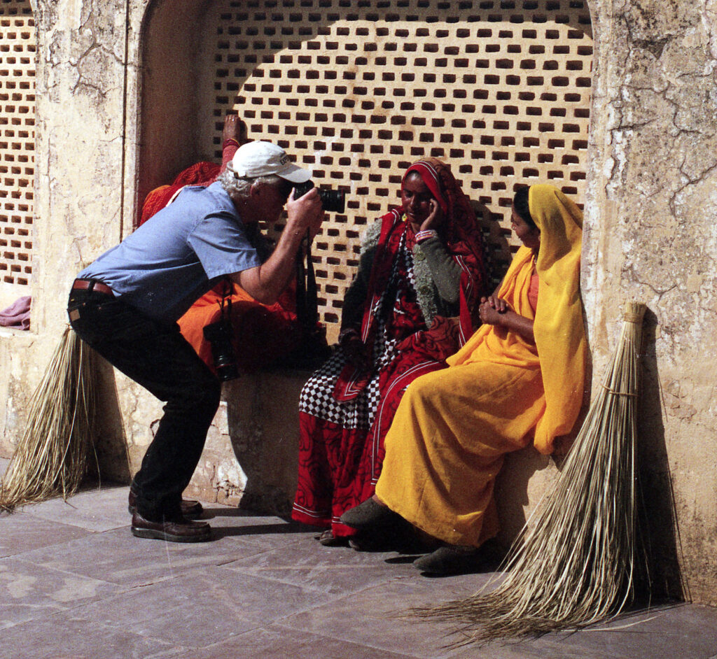 Photographie nature voyage touriste photographie des femmes tenue traditionnelle - india